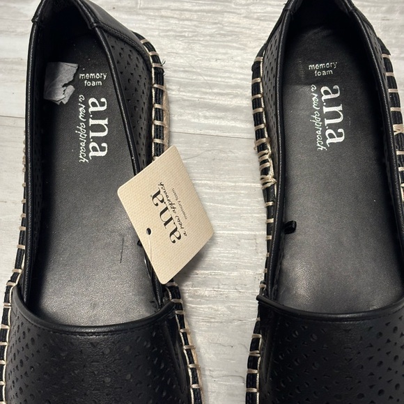 a.n.a Oakland Black Perforated Loafers Women’s Size 10 NWT - Picture 4 of 10